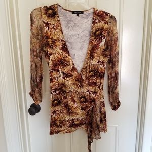 Beautiful Karen Kane top. Size Medium.